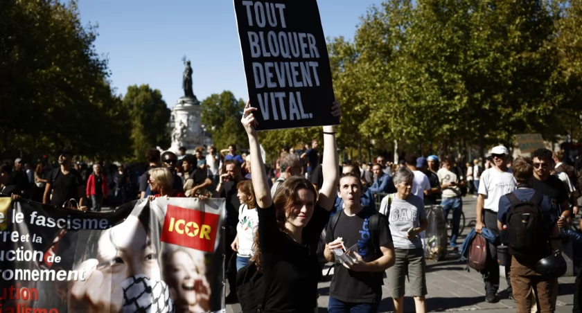  W Paryżu rozpoczęła się demonstracja zwołana przez główne związki zawodowe