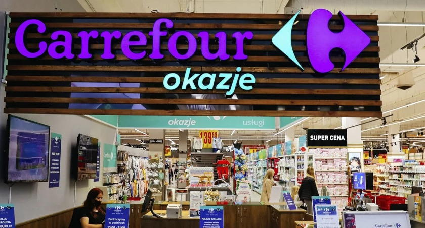 Carrefour znika z Polski? 800 sklepów na sprzedaż