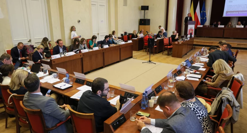 Burzliwe głosowanie w sprawie prohibicji w Warszawie [WIDEO + ZDJECIA]