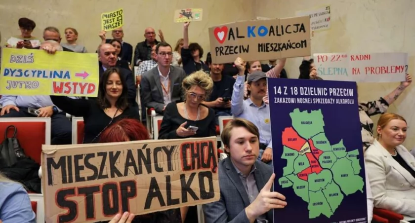 Warszawska burza o flaszkę. Polityczne rachunki po czwartkowej sesji