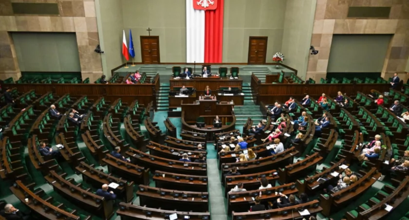 Sondaż CBOS: coraz więcej Polaków przeciwko rządowi