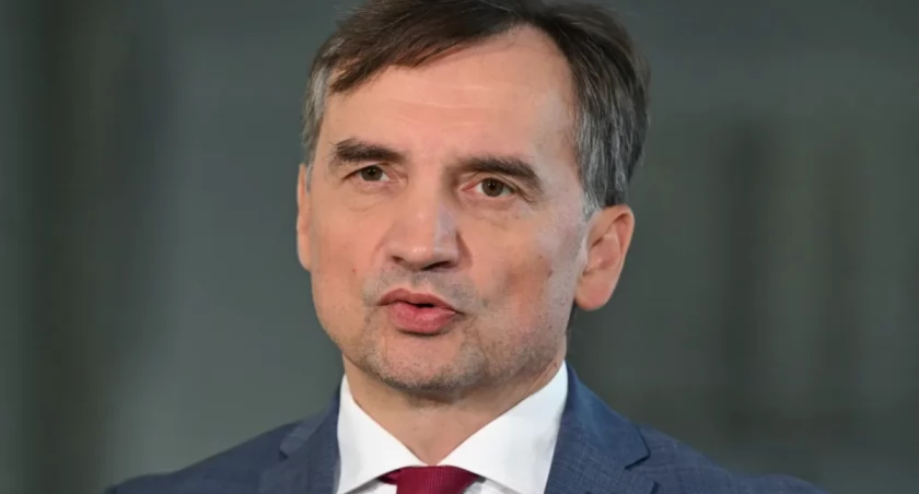 Warszawa: policja zatrzymała Zbigniewa Ziobrę po przylocie z Brukseli