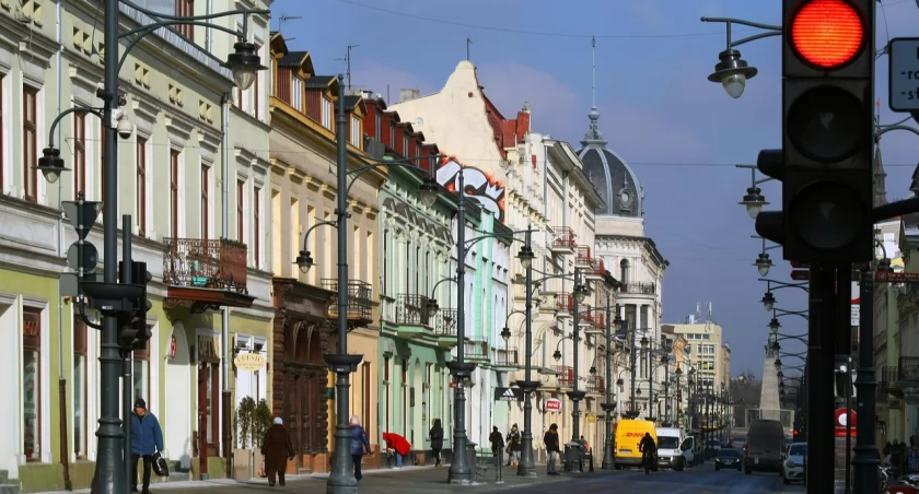 Polska pustoszeje: Łódź, Śląsk i nadmorskie kurorty na czele wyludniania