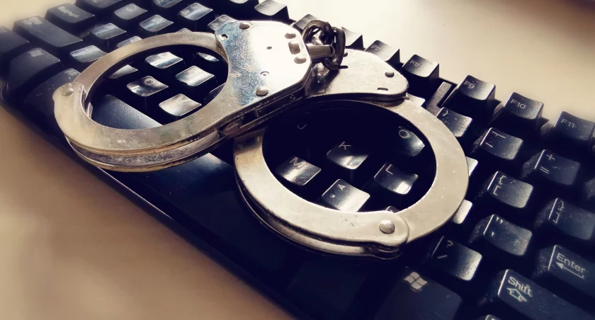 Szantaż intymnymi nagraniami. Internetowa znajomość zakończyła się utratą pieniędzy