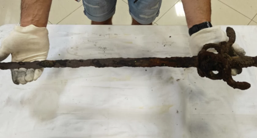 Rapier z czasów potopu w mazowieckiej Wiśle – co tam jeszcze leży?