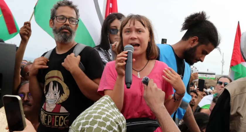 Szokujące: Greta Thunberg miała być bita i zmuszana do całowania flagi Izraela