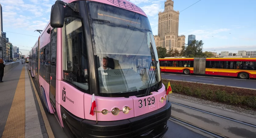 Chopin wjechał do Warszawy! Tramwaje i metro grają muzyką genialnego kompozytora
