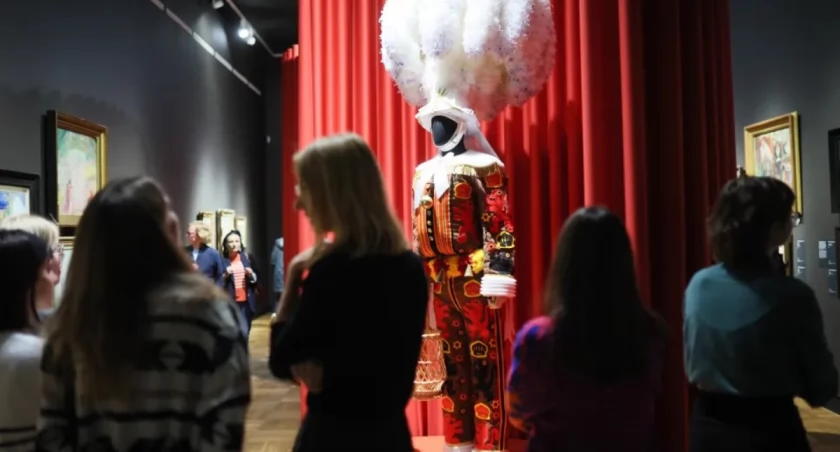 Świat na opak w Muzeum Narodowym – to trzeba zobaczyć!