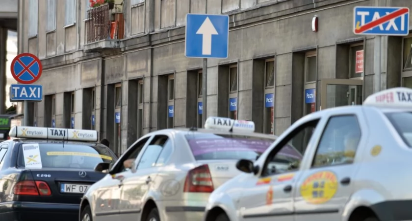 Szokujące wyniki kontroli taksówek Warszawie – pijani kierowcy, fałszywe prawa jazdy i setki zatrzymań!