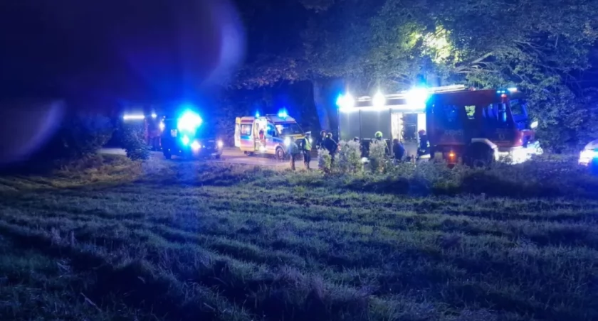 HORROR na drodze! Samochód zmiótł nastolatków – jeden nie żyje, kierowca UCIEKŁ