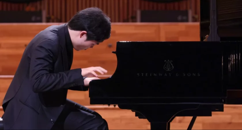 Chopin, Messi i jedna drużyna. Pianista, który gra całym ciałem
