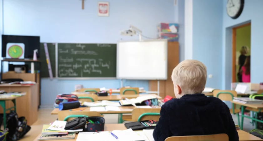 Z każdym rokiem starsza, z każdym rokiem słabsza – taka jest dziś polska szkoła