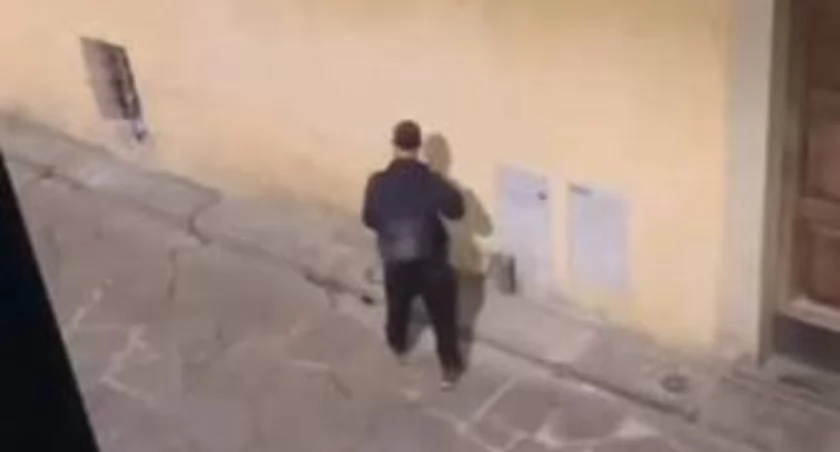 SZOK WE WŁOSZECH! Migrant próbuje wysadzić budynek – wszystko nagrała kamera!