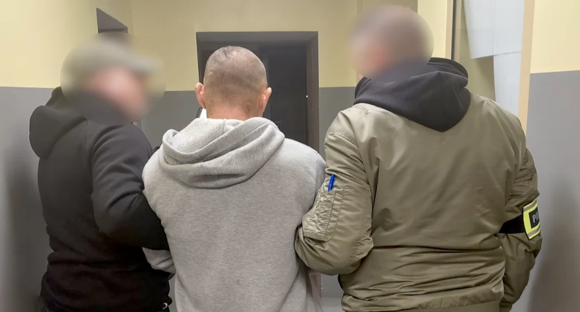 Brutalne zabójstwo w Grodzisku. Dwaj mężczyźni aresztowani po pożarze budynku