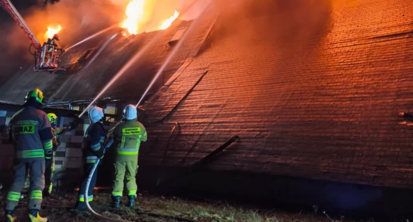 Płakała, patrząc, jak płonie jej marzenie. Gościniec Melrose już nie istnieje