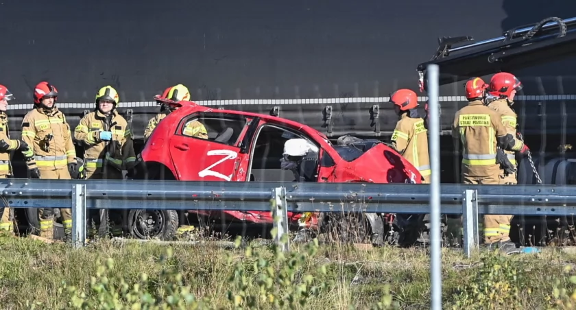 Tir przygniótł auto nauki jazdy – tragedia ucznia i instruktora!