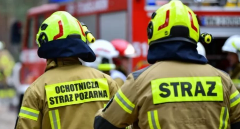 Ogień obudził ich ze snu! Dramatyczna ewakuacja kamienicy w Warszawie
