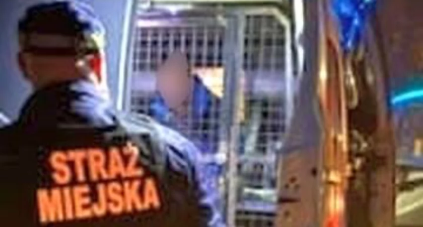40-latek zaatakował nastolatków na przystanku
