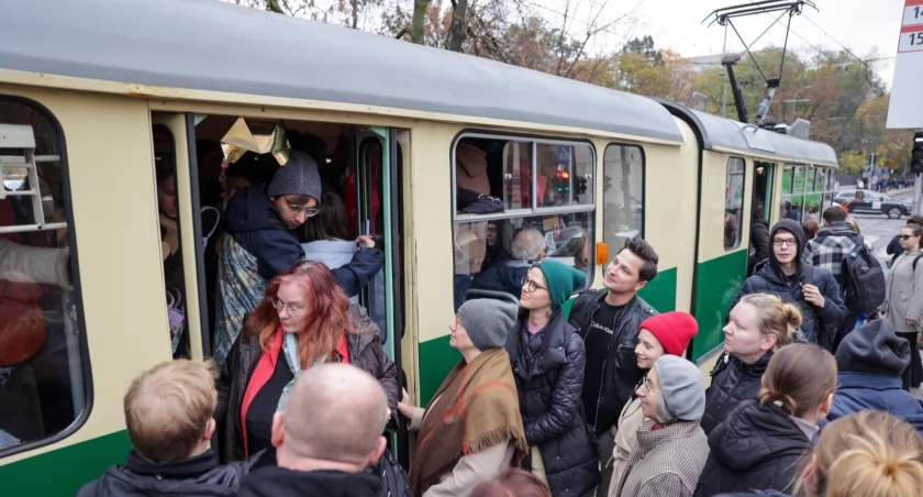 [ZDJĘCIA] Rogalowa bimba w Warszawie!