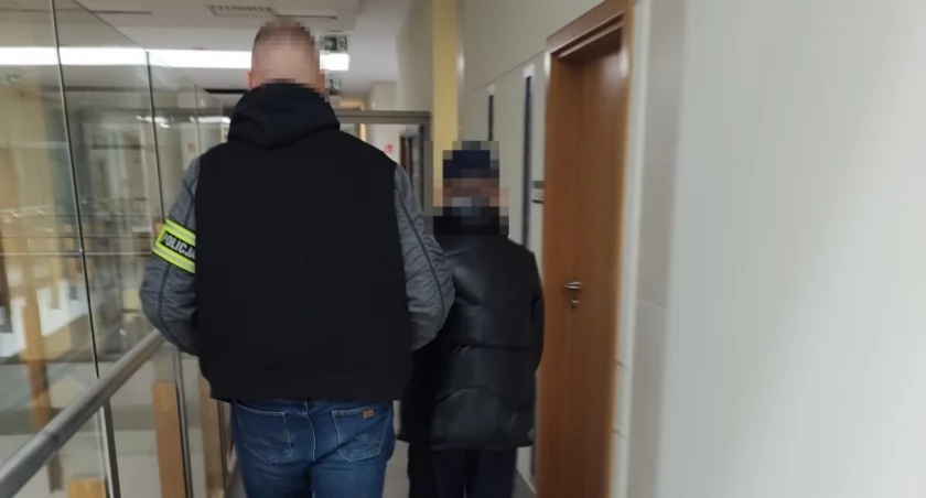  Błyskawiczna akcja policji w Radomiu. Zatrzymany na gorącym uczynku