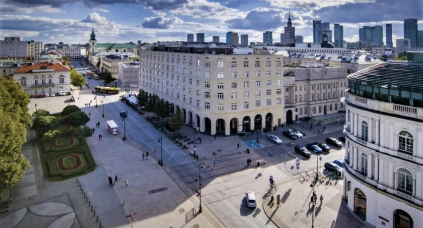 Pożegnanie jesieni na Krakowskim Przedmieściu – ostatni taki spacer w tym roku!