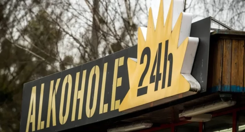 Nocna prohibicja na terenie Śródmieścia i Pragi Północ. Czy zakaz kupowania alkoholu przeniesie nocne życie do sąsiednich dzielnic?