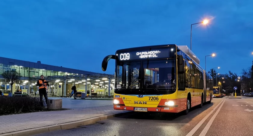 [MAPY] Miliony warszawiaków ruszą na cmentarze – zobacz, jak dojechać najszybciej i najbezpieczniej