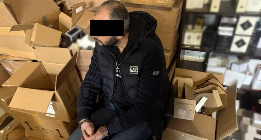25 milionów w podróbkach! Policja rozbiła ogromny kosmetyczny przekręt pod Warszawą