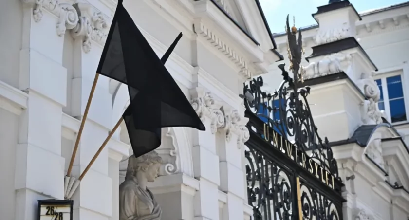 Koniec obserwacji psychiatrycznej Mieszka R. – studenta, który zabił na UW. Co powiedzą biegli?