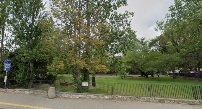 Płock przywraca pamięć – park i światło nad cmentarzem żydowskim