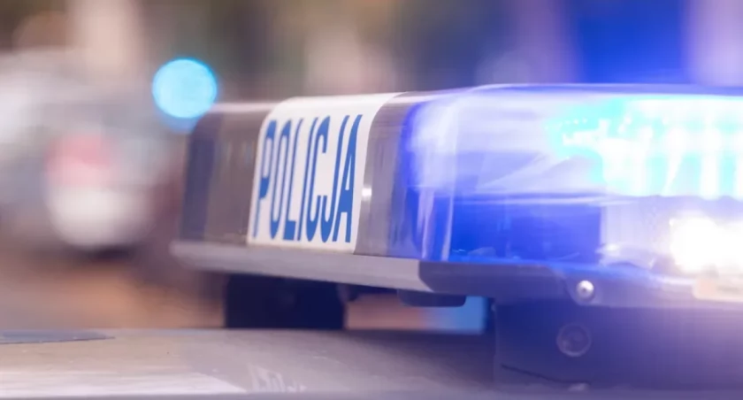 Brutalny atak na kobietę w Żyrardowie. Upadła na ziemię - on kopał dalej…