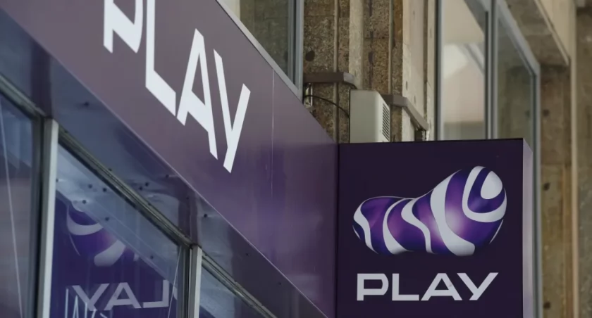 Play padł! Tysiące Polaków bez zasięgu – co się stało z siecią?