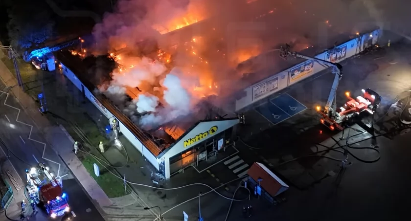 Nocny dramat w Grodzisku Mazowieckim. Pożar zniszczył cały sklep Netto