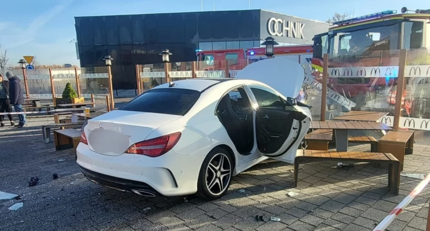 Niebezpieczne sceny przed McDonaldem w Garwolinie