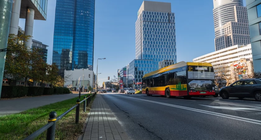 Nowe objazdy, korki i… nadzieja na piękną ulicę. Grzybowska w przebudowie!