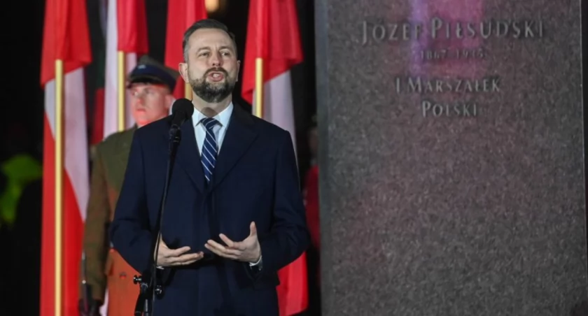 Warszawa pełna wzruszeń. Capstrzyk Niepodległości i mocne przesłanie szefa MON