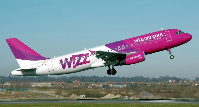 Chaos na Okęciu. Pasażerowie Wizz Air nie wsiedli do samolotów