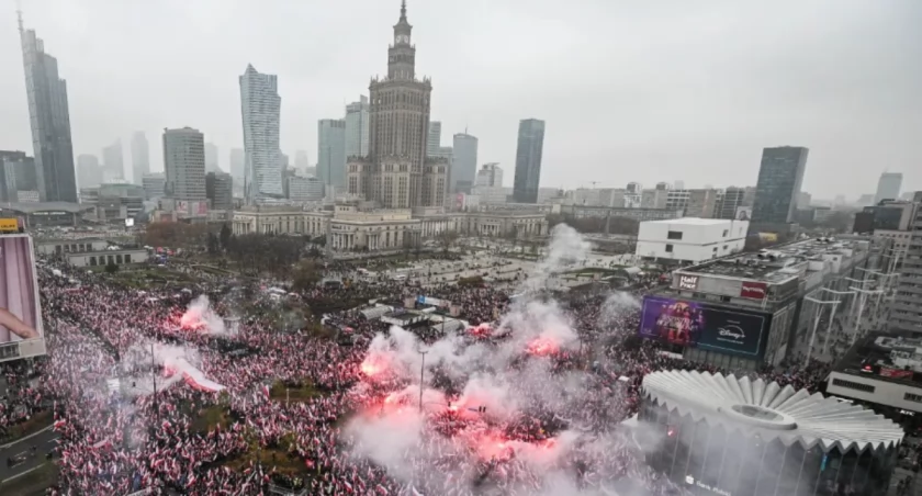 Morze flag w Warszawie. Ruszył Marsz Niepodległości