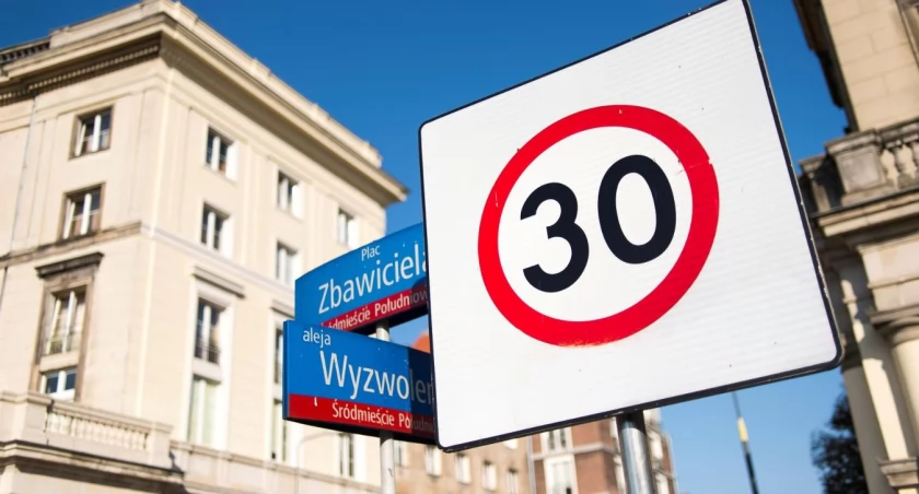 „Tempo 30”? Raczej paraliż! Warszawa dusi się w urzędniczych eksperymentach