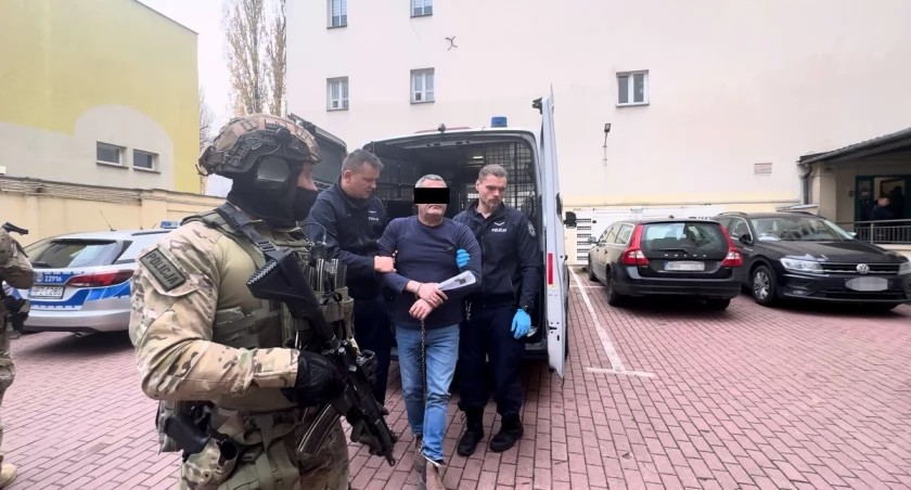 „Cyngiel” tureckiej mafii zatrzymany w centrum Warszawy. Uzbrojony, poszukiwany przez Interpol