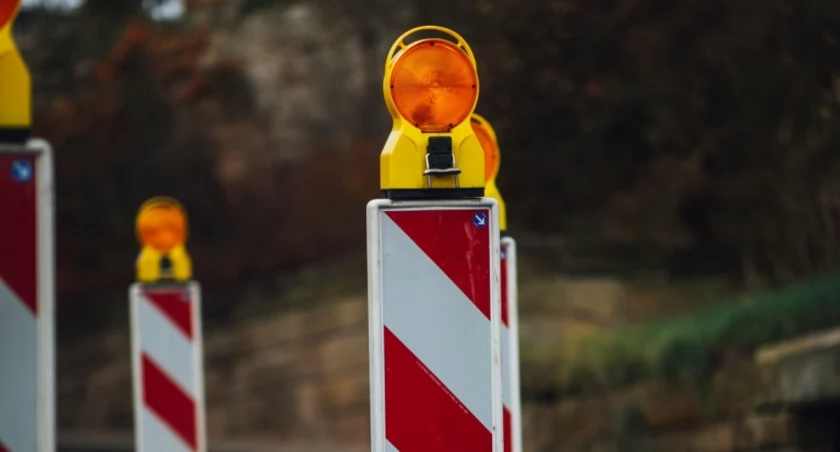 [MAPY] Wielki weekendowy paraliż Warszawy! Dwie kluczowe aleje zamknięte – sprawdź, zanim utkniesz!