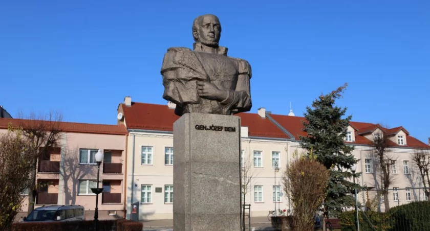 Zakończono restaurację pomnika gen. Józefa Bema w Ostrołęce. Monument odzyskał pierwotny wygląd