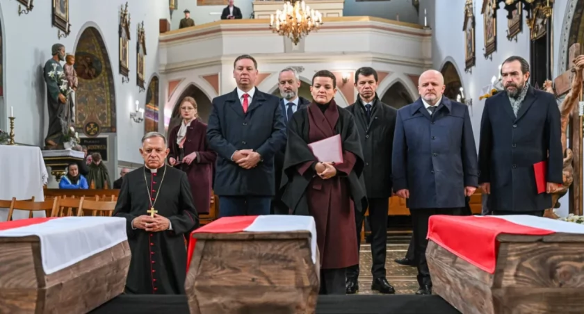 Wreszcie godny pochówek. Poruszająca ceremonia polskich żołnierzy na Ukrainie