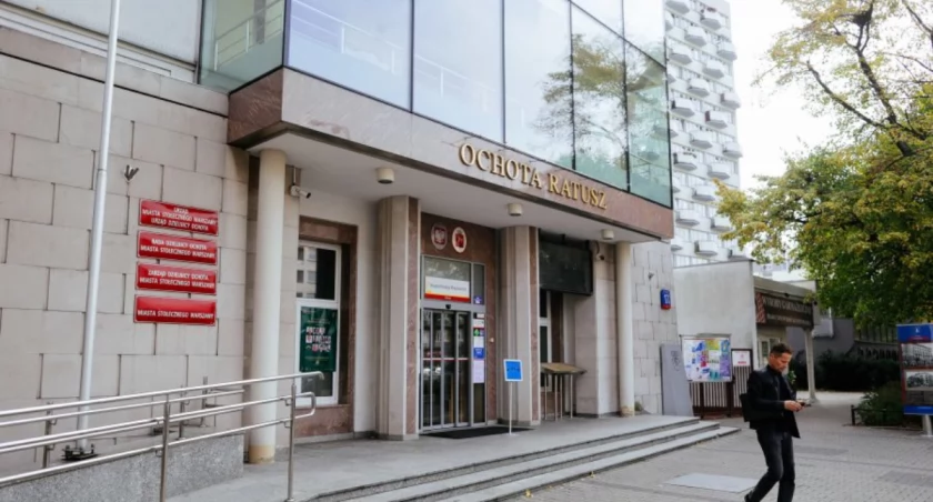 Afera na Ochocie! Nadzwyczajna sesja zerwana - radni uciekli przed głosowaniem nad odwołaniem wiceburmistrz!