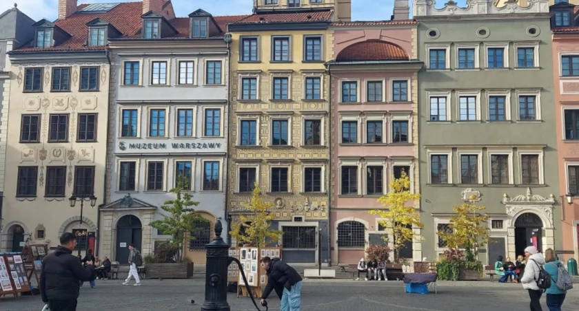 Historyczne Centrum Warszawy po roku porządków. Co zniknęło, a co widać lepiej?