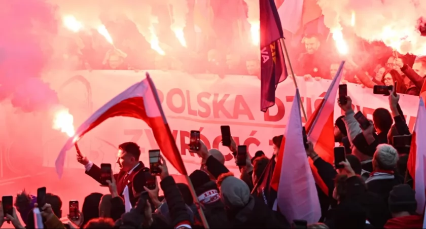 Policja reaguje na nagrania z Marszu Niepodległości. Sprawa Mentzena trafi do analizy