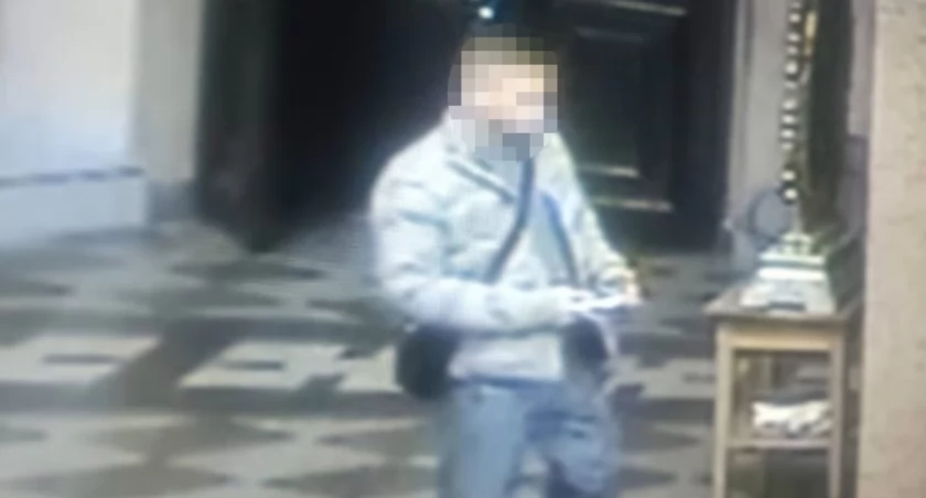 Ostrołęka. Włamał się do kościelnej skarbonki i ukradł pieniądze