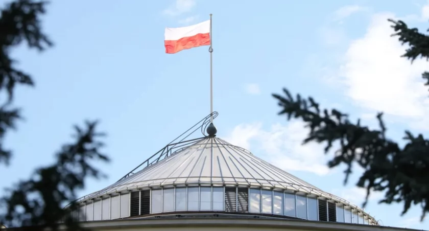 Dzieje się przy Sejmie. Wprowadzono nowy zakaz w samym centrum