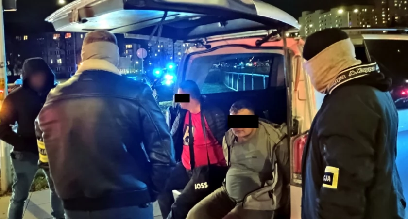 Ośmiu mężczyzn aresztowanych za kradzieże samochodów w całej Polsce