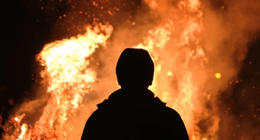 Tragiczny poranek pod Płońskiem. Dwa domy spłonęły, dwie osoby nie żyją. Mazowsze w szoku